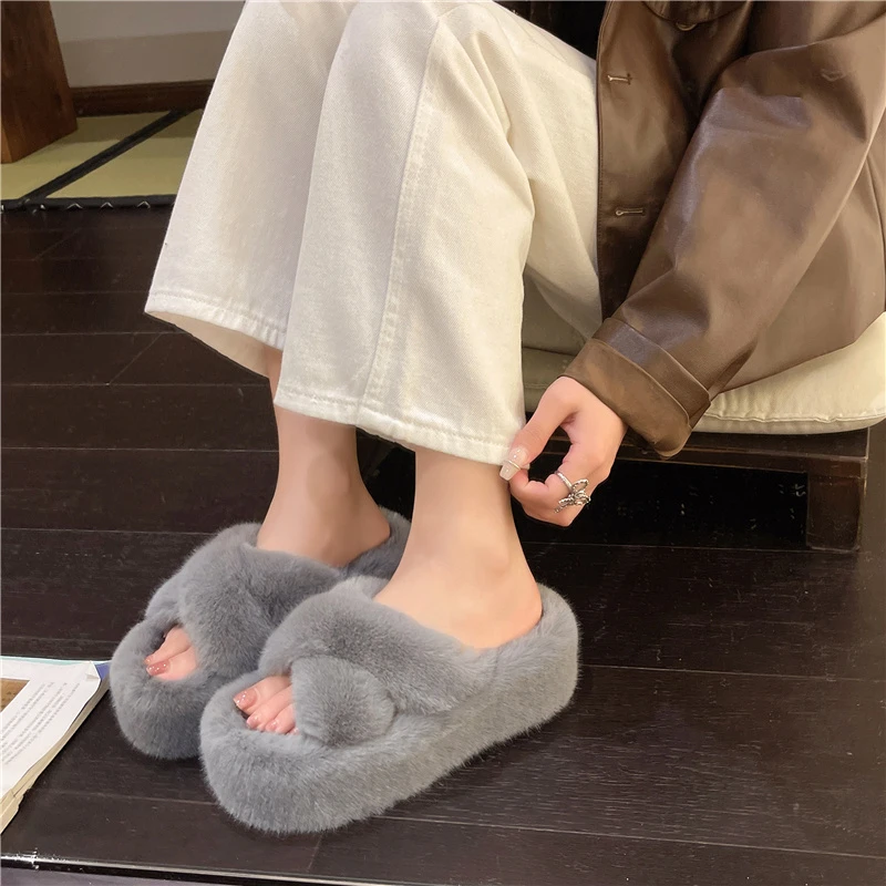 2024 Chunky Platform Fur Slippers Women Autumn Thick Bottom Furry Outdoor Slippers Woman Short Plush Designer Shoes