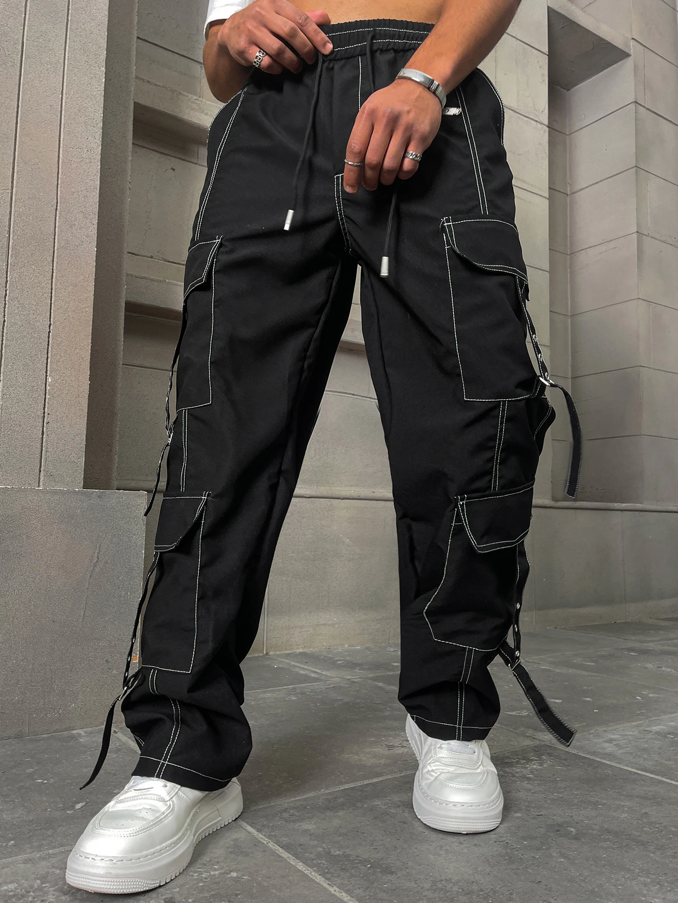 

Men's Cargo Pants with Visible Stitching, Multiple Pockets, and Drawstring, Loose-Fitting Long Pants, Street Style Hip-Hop Casual Pants