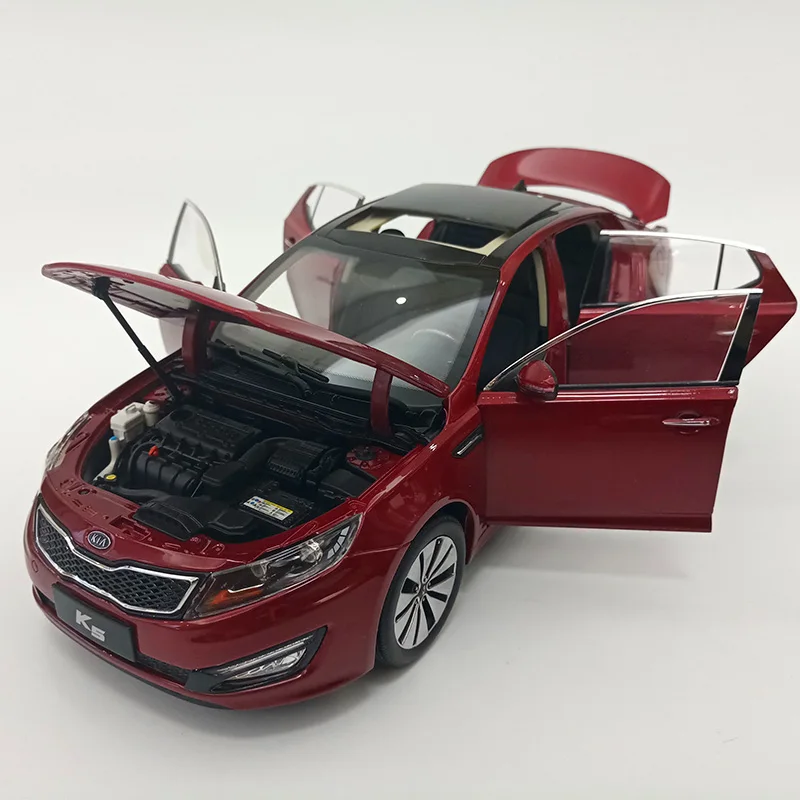 Modello originale 1:18, Cina Kia K5 Optima 2011, modello di auto in lega per esposizione, regali e collezioni