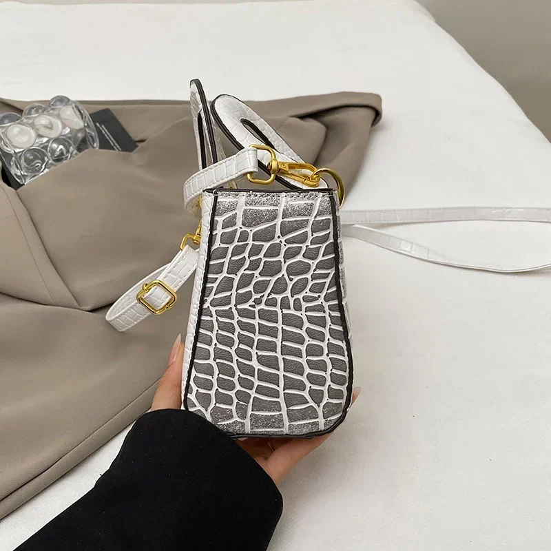 2025 신형 AI 생성 패턴 토트백 디지털 아트 여성 핸드백 메타버스 준비 패션 아이템