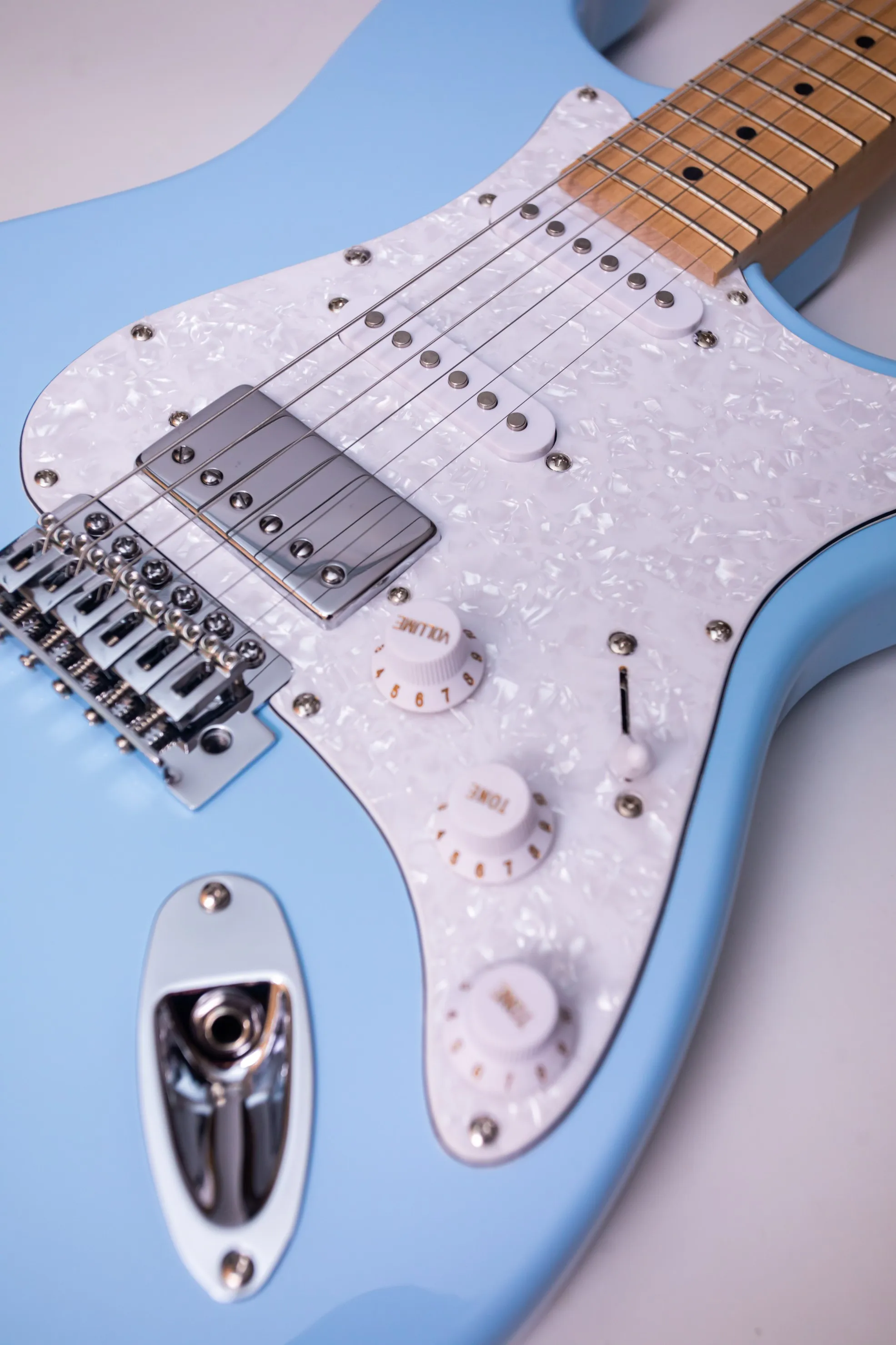 Factory direct sales, can be customized, stock, orders can be shipped directly! Sky Blue 6 String Electric Guitar