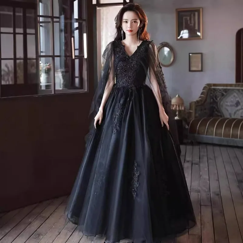 فستان سهرة أسود أنيق، مضيف متخصص، مزاج مأدبة، فستان زفاف راقي، حفل للبالغين، عرض كبير، تنورة طويلة