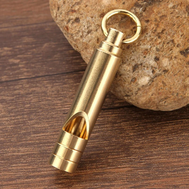 Multifuncional Brass Emergency Survival Whistle, chaveiro portátil, ferramentas ao ar livre para camping e caminhadas