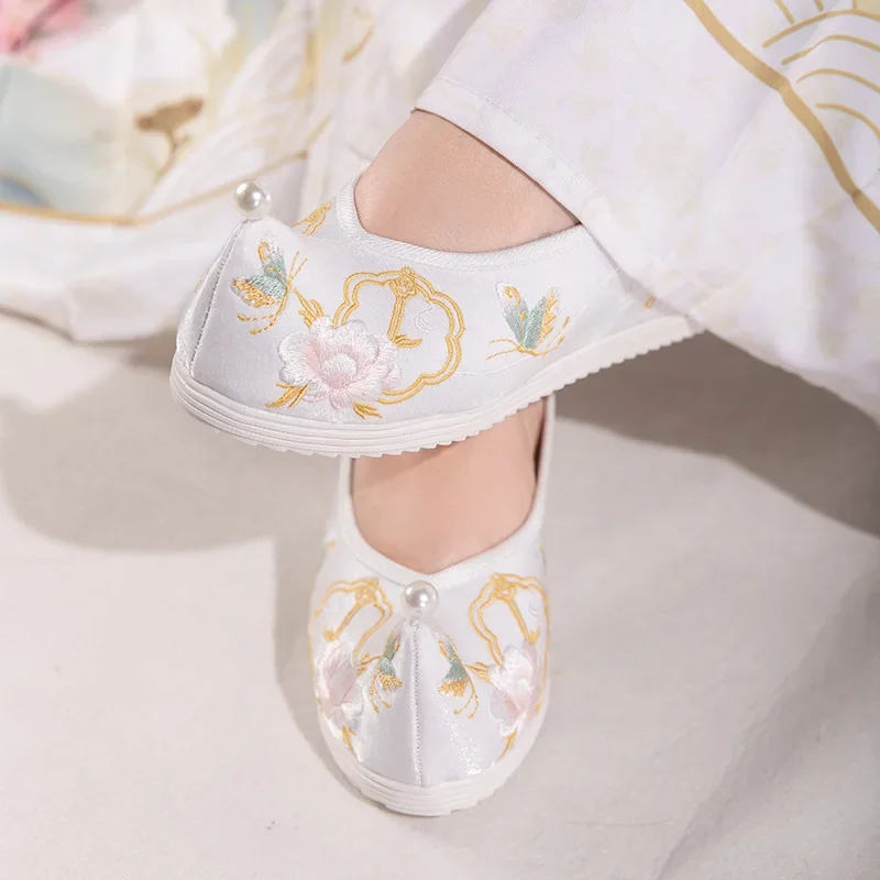 

CY287 2024 Spring New Antique Single Shoes With Cocked Head Pearl Retro Embroidered Shoes Daily Embroidered Shoes Women