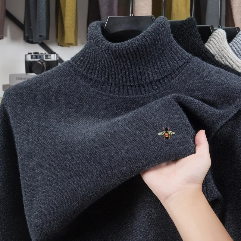 หรูหราแฟชั่นผึ้งน้อยปักถักเสื้อกันหนาวแบรนด์ระดับไฮเอนด์กำมะหยี่ฤดูหนาวหนาอบอุ่นนุ่มสบายคอเต่าถักด้านบน