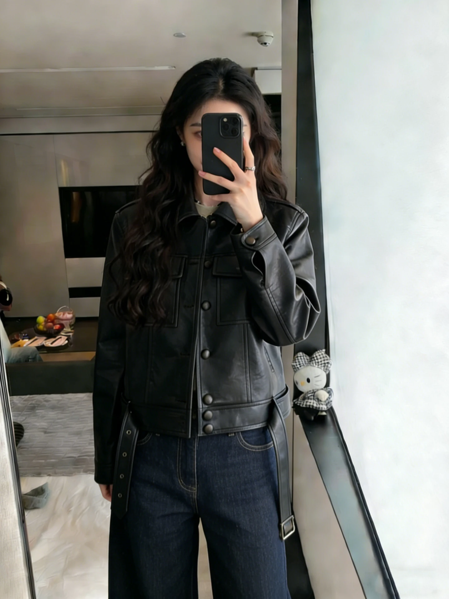 Jaqueta Feminina Retrô Marrom de Couro PU, Nova Coleção Primavera 2026, Casaco Elegante de Caimento Regular com Gola Alta e Fechamento por Botões em Cor Pura