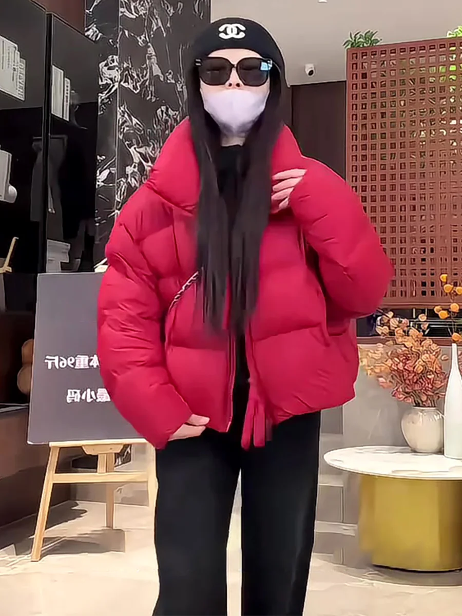 

Женская короткая красная пуховая куртка 2025 года, новая зимняя модель с воротником-стойкой, 90% белый пух, теплая верхняя одежда Puffin