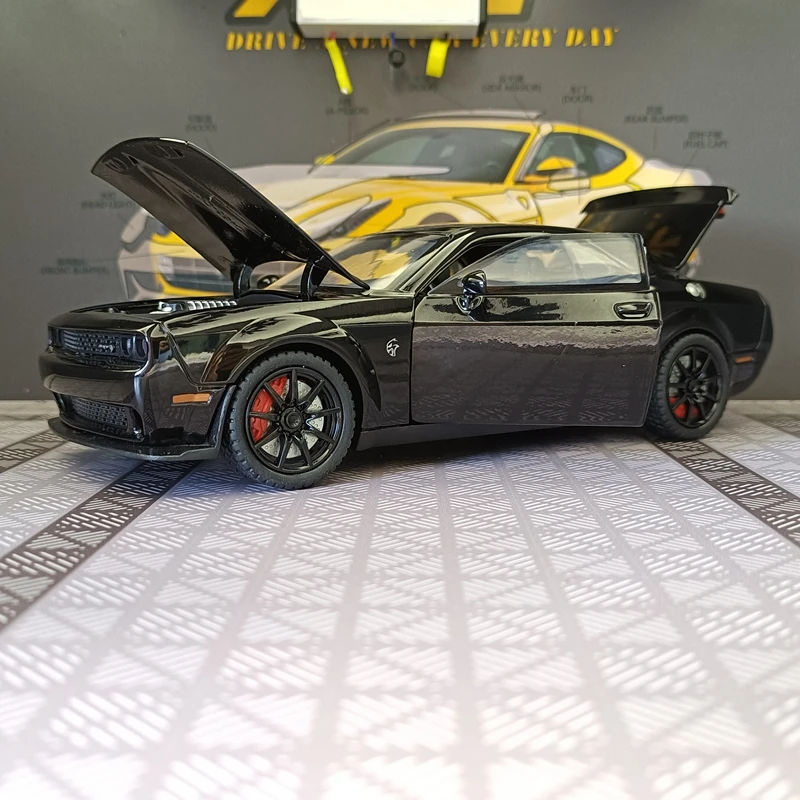1:24 simulação Dodge Hellcat liga modelo de carro ornamento, portas e capô do motor, porta-malas pode ser aberto com presentes de som e luz