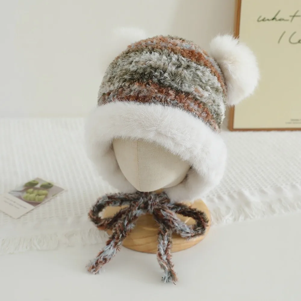 gorro-infantil-com-listras-em-degrade-e-protetor-de-orelha-cobertura-total-com-pompons-estilo-lei-feng-fechamento-com-cordao-no-queixo-forro-termico-para-inverno
