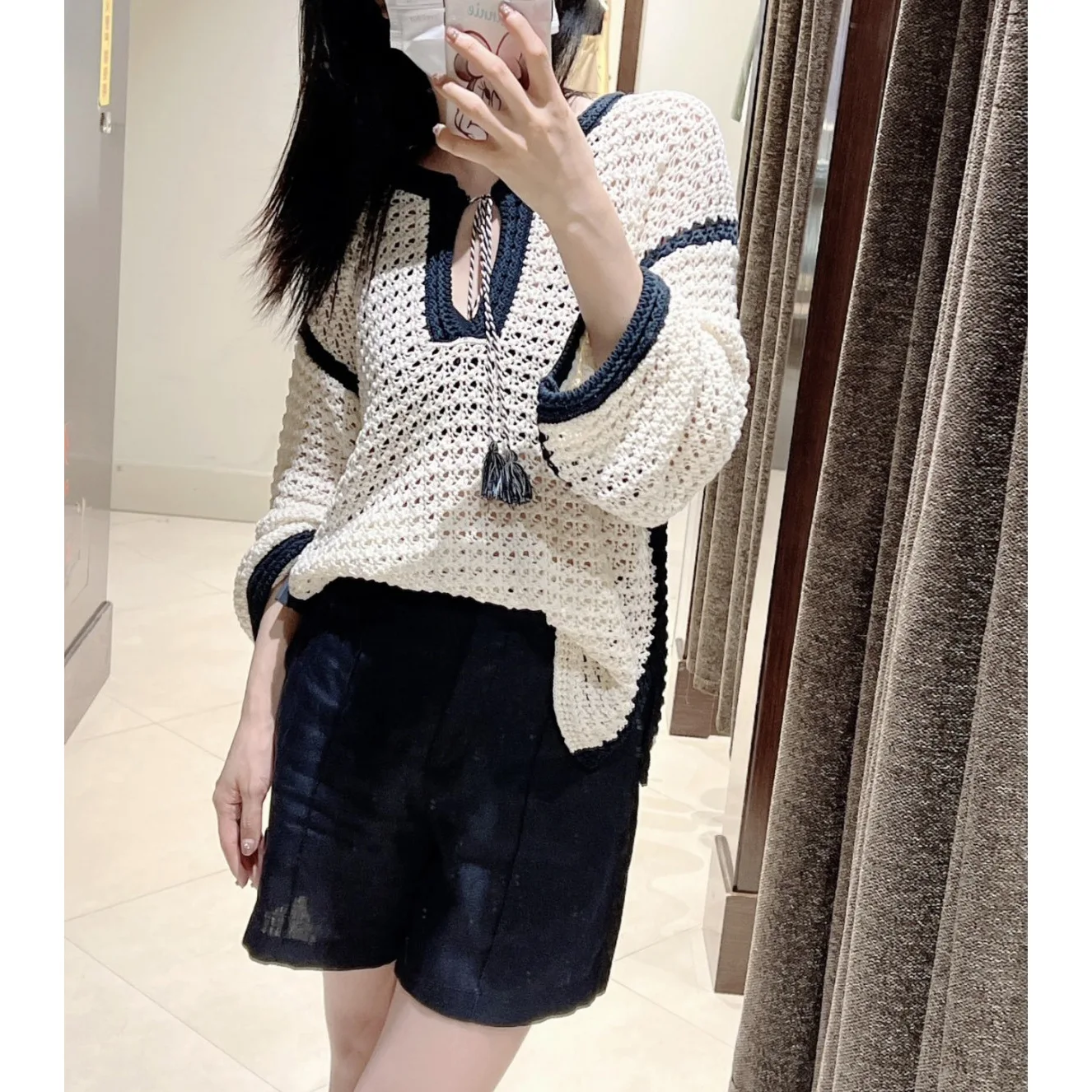 

Autumn new bohemian stripes contrasting color splicing hollow lace-up beige knitted sweater women 16A