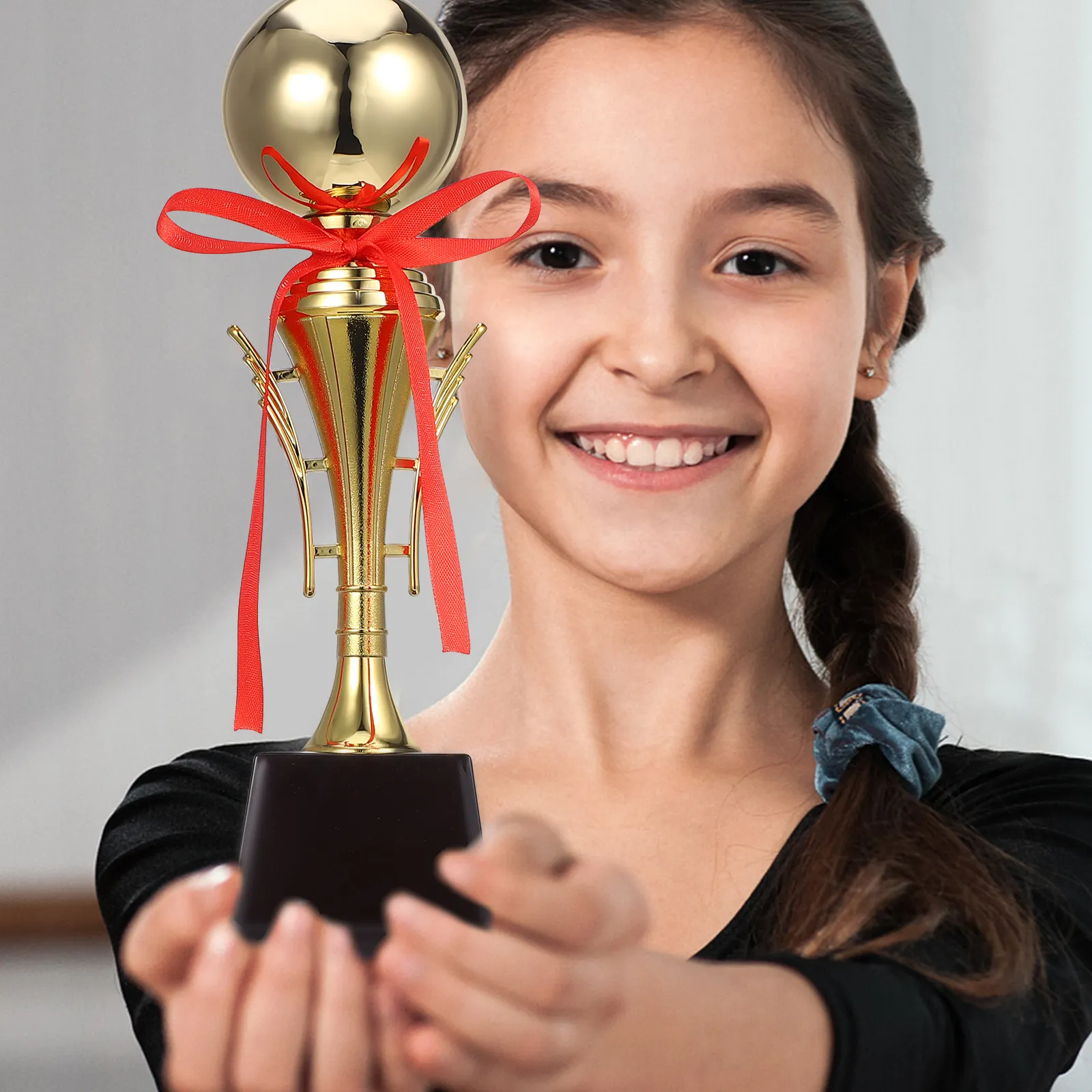 

Большой металлический золотой кубок-трофей для спортивных турниров, призы для победителей футбольных соревнований, награды для чемпионов