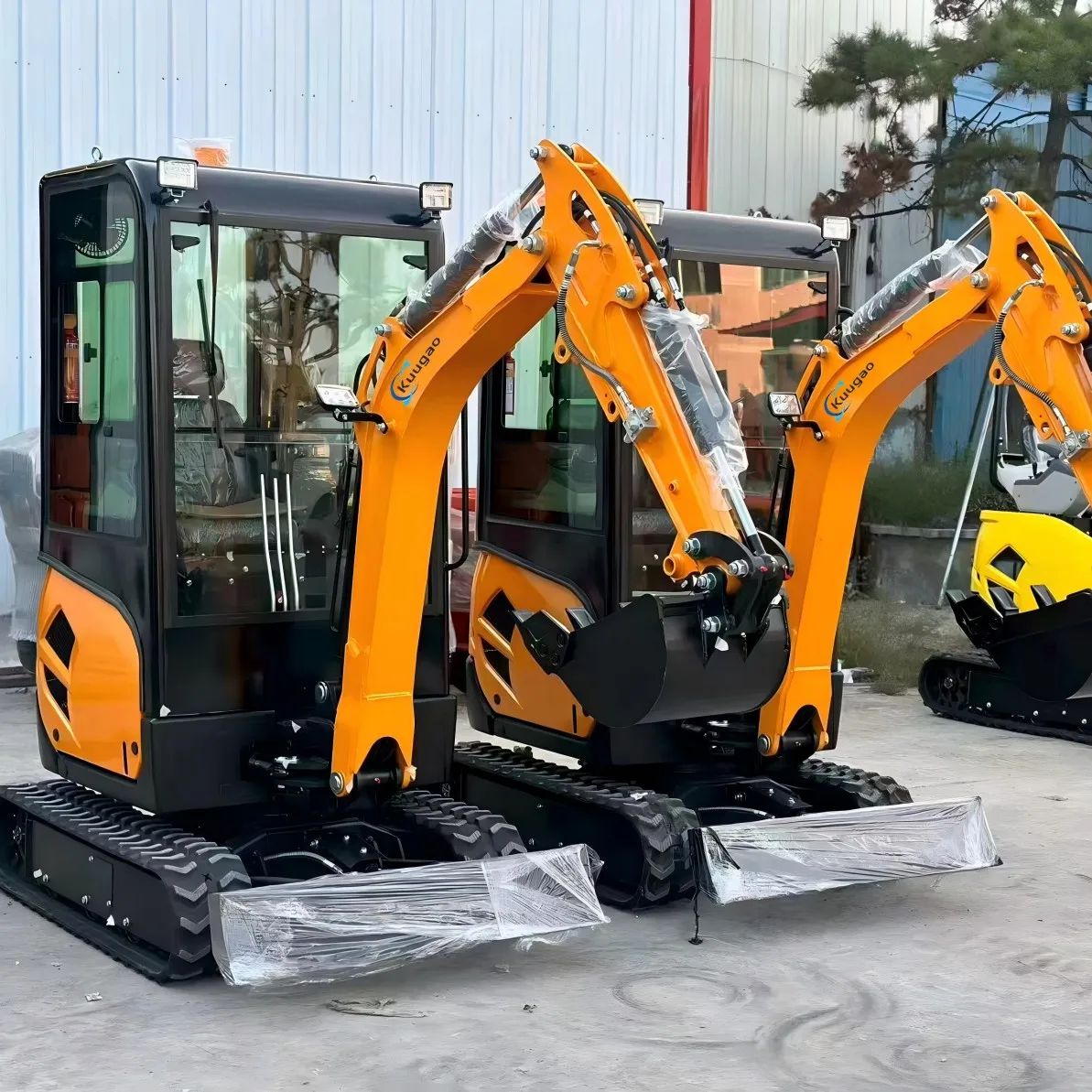 China 2 Ton 1.8 Mini Excavator Free Shipping Customized Multi-function Kubota Engine Digger Small Crawler Farm Excavators Home