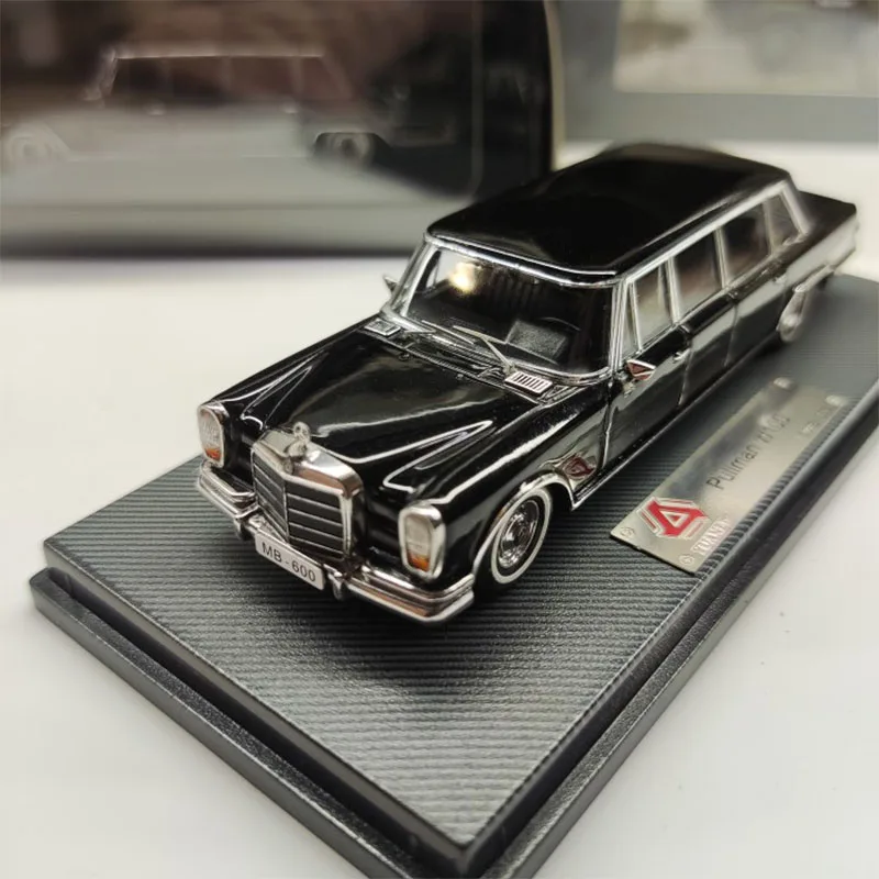 Diecast 1:64 Scale Pullman 600 W100 Car Model Alloy Die-Cast & Toys Vehicle Adult Fans Collectible Gift Souvenir Display