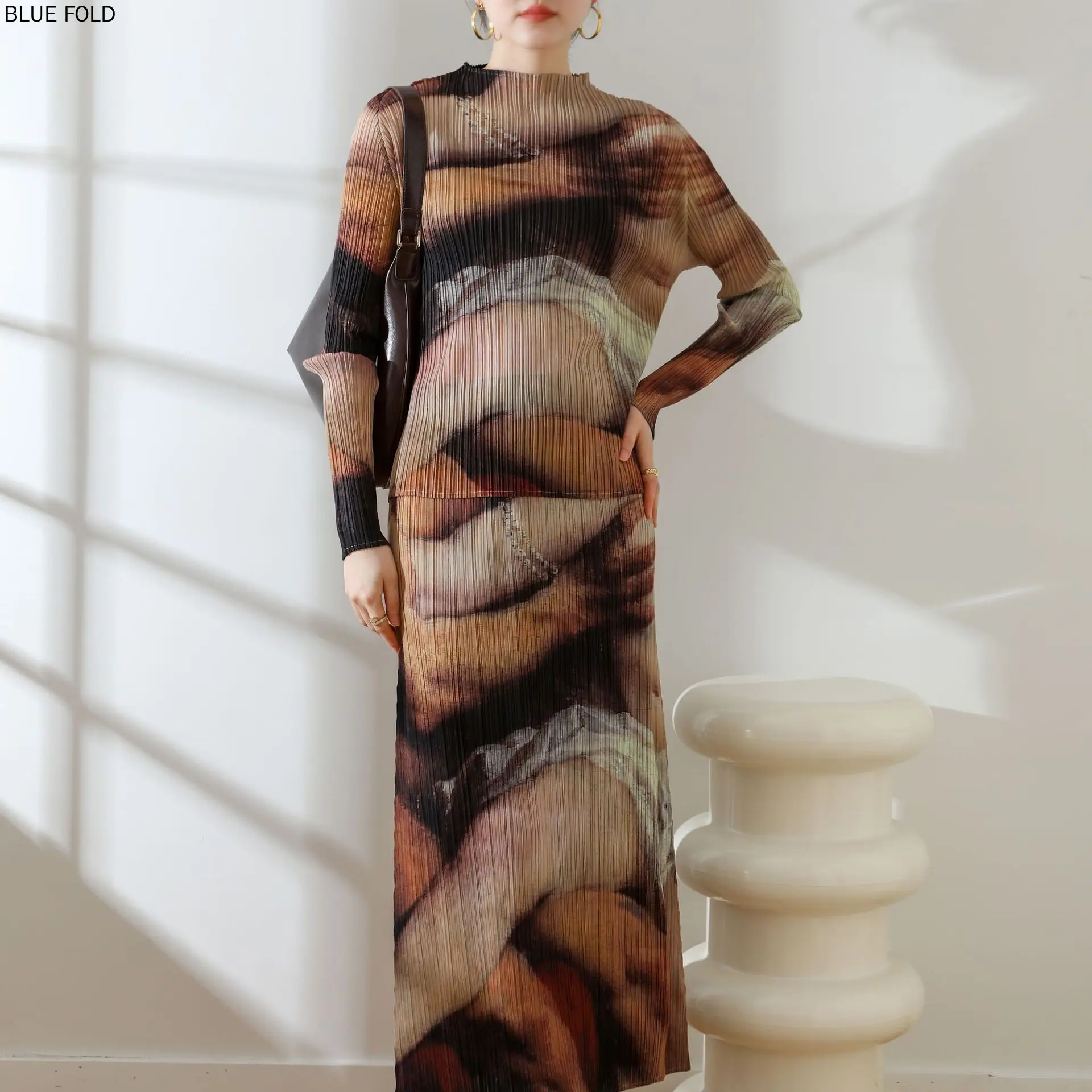 Miyake Pleated Skirt Set, High-End Printed Temperament, European and American Style, Early Spring, New Style  2 Pcs Sets