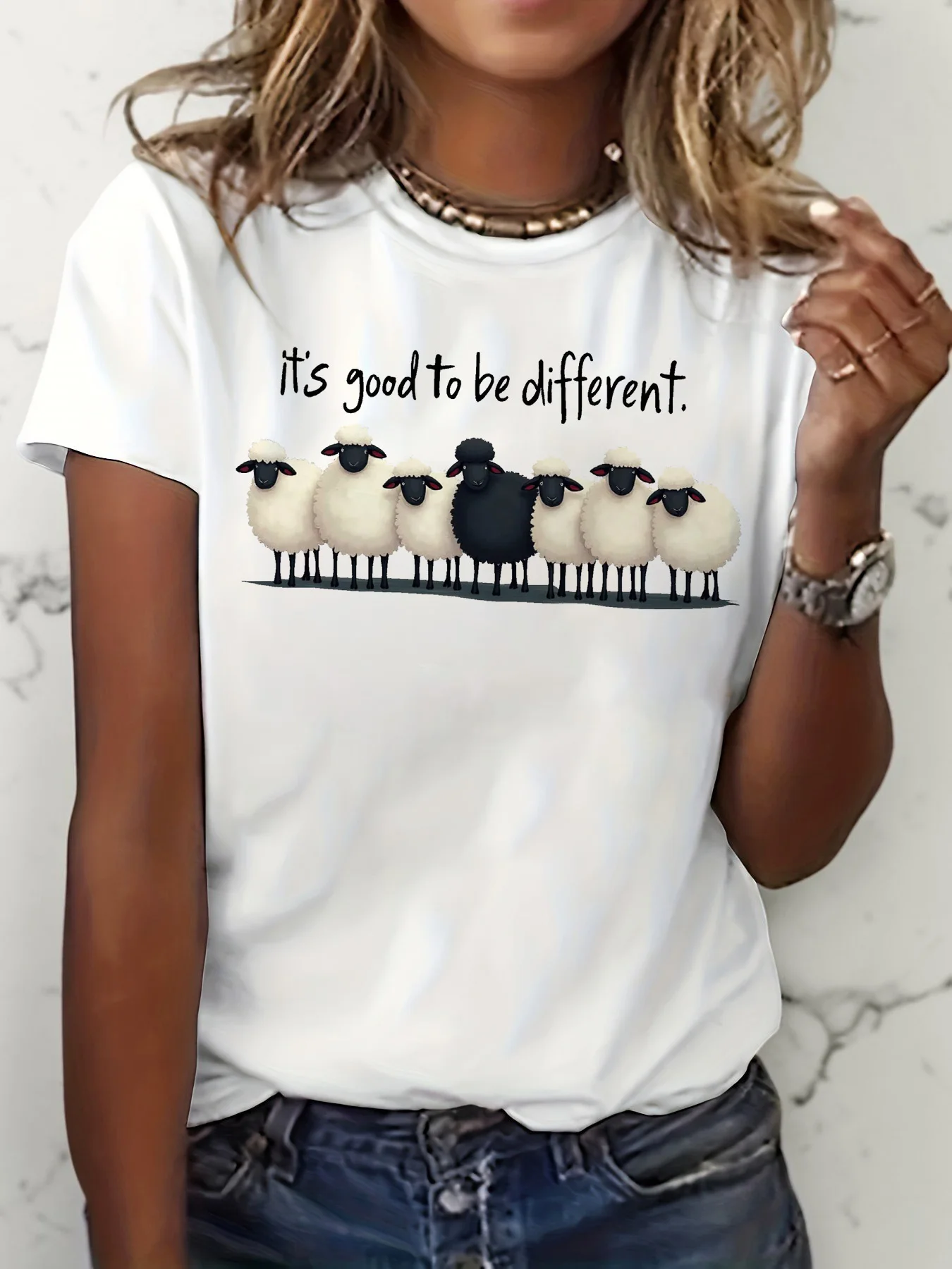 Damen-T-Shirt „It's Good To Be Different“ mit schwarzem Schaf-Print, kurzärmelig, lässig, Rundhalsausschnitt, inspirierende Tier-Grafik-T-Shirts