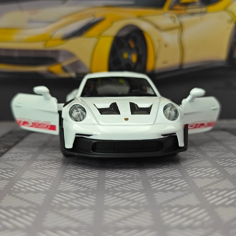 1:36 simulation Porsche 911 alloy model two doors on both sides that can be opened rich in details, finely crafted, good quality