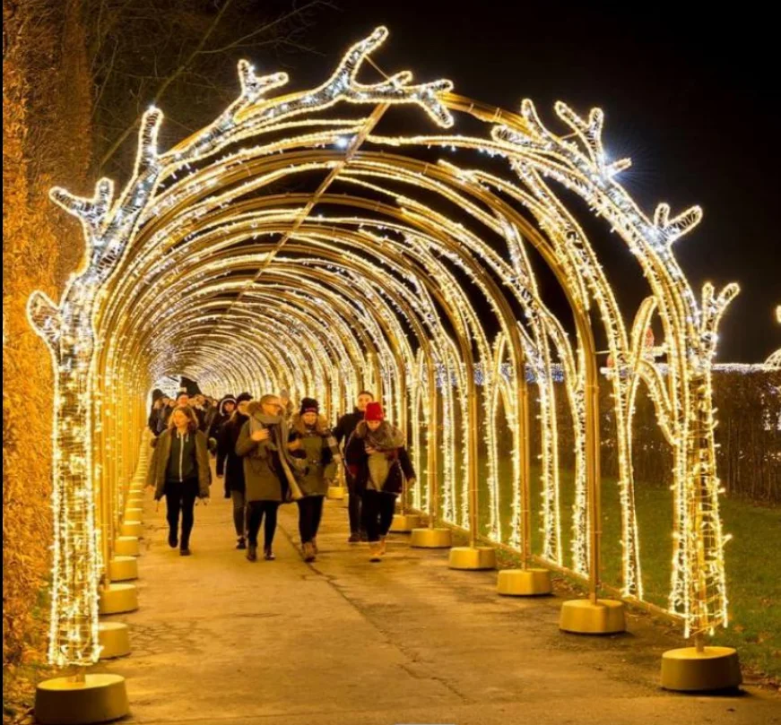 

# Большое наружное освещение Скульптура сердца Коммерческое рождественское украшение арки через свет с сердечками