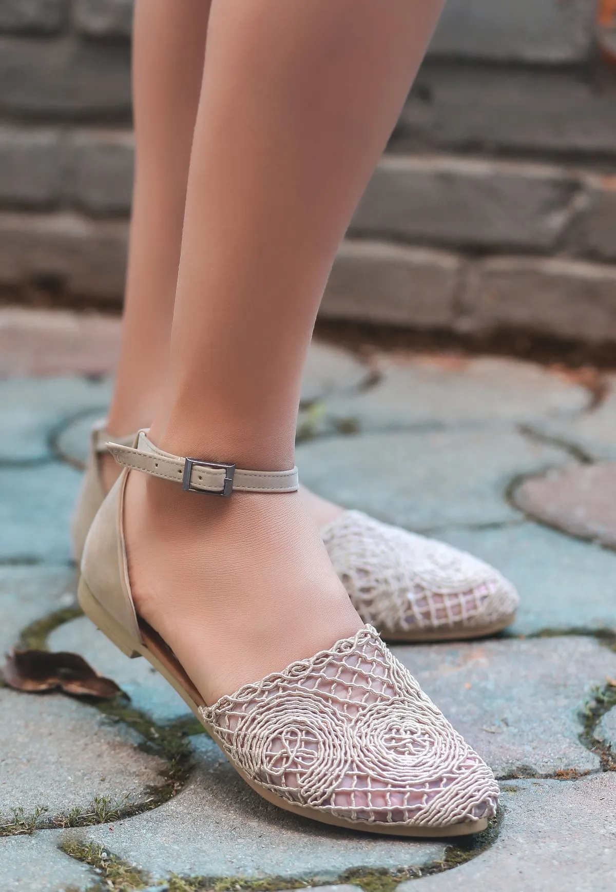 

Acir Cream Braided Sandals