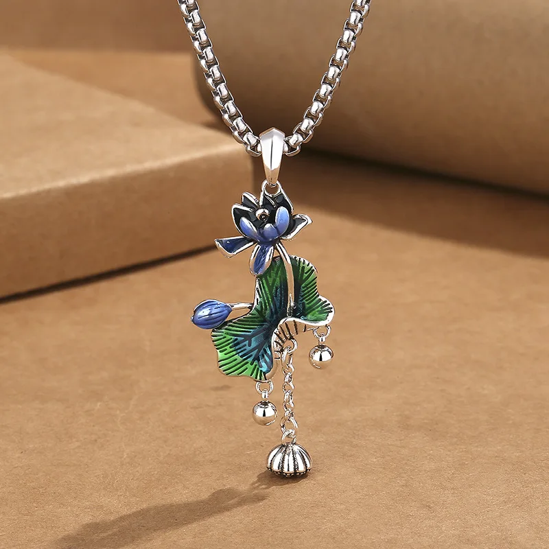 

Retro enamel cloisonn é lotus leaf necklace for women, artistic and ethnic style women's long sweater chain pendant.