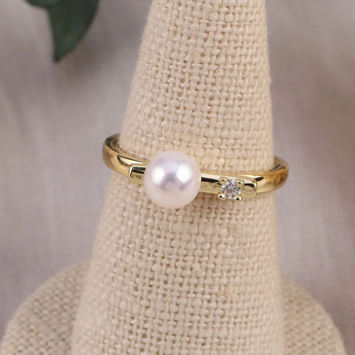 

White Natural Freshwater Pearl Adjustable Size Ring Simple and Elegant Jewelry Accessories Suitable for Party Banquet Jewelry