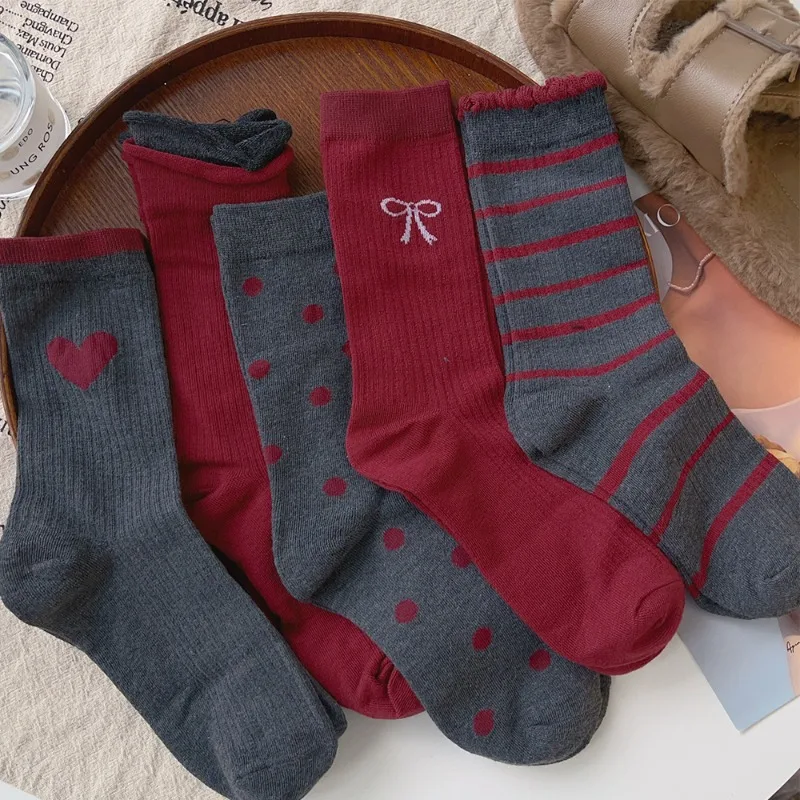 Vintage Retro Red Mid‑Calf Socks Soft Stretchy Autumn Winter Knit Socks Retro Stylish Calf‑Length Hosiery for Women Medium Socks
