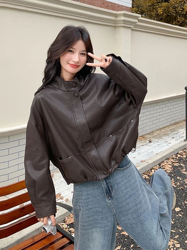 クールなPUレザーのジャケット、レディース春秋ファッション2025新作、スタイリッシュなストリート系ジッパー開閉ロングコート