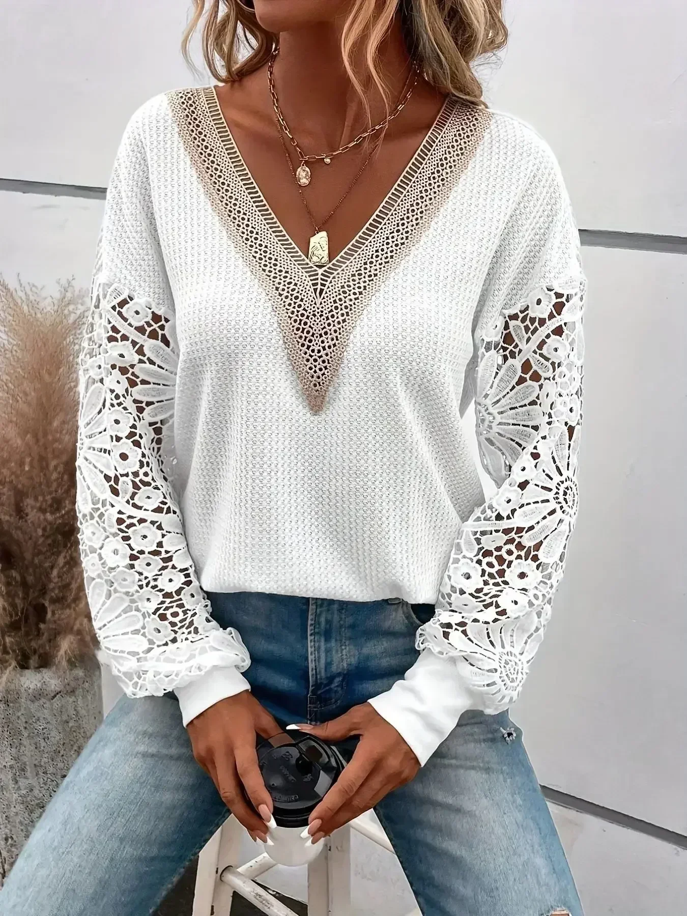 

Women's Plus Size 1XL-5XL V-neck Casual Loose Lace Long Sleeved T-shirt Women's Solid Micro Elastic Fashion Commuter T-shirt
