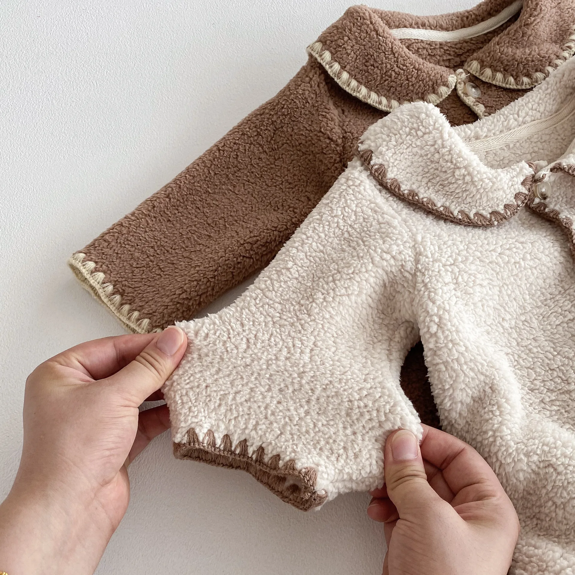 ZOETOPKID Winter-Strampler für Babys mit Revers und Fleece-Futter, langärmelig, für Jungen und Mädchen, Plüsch-Overall mit langen Ärmeln. – Detail 10