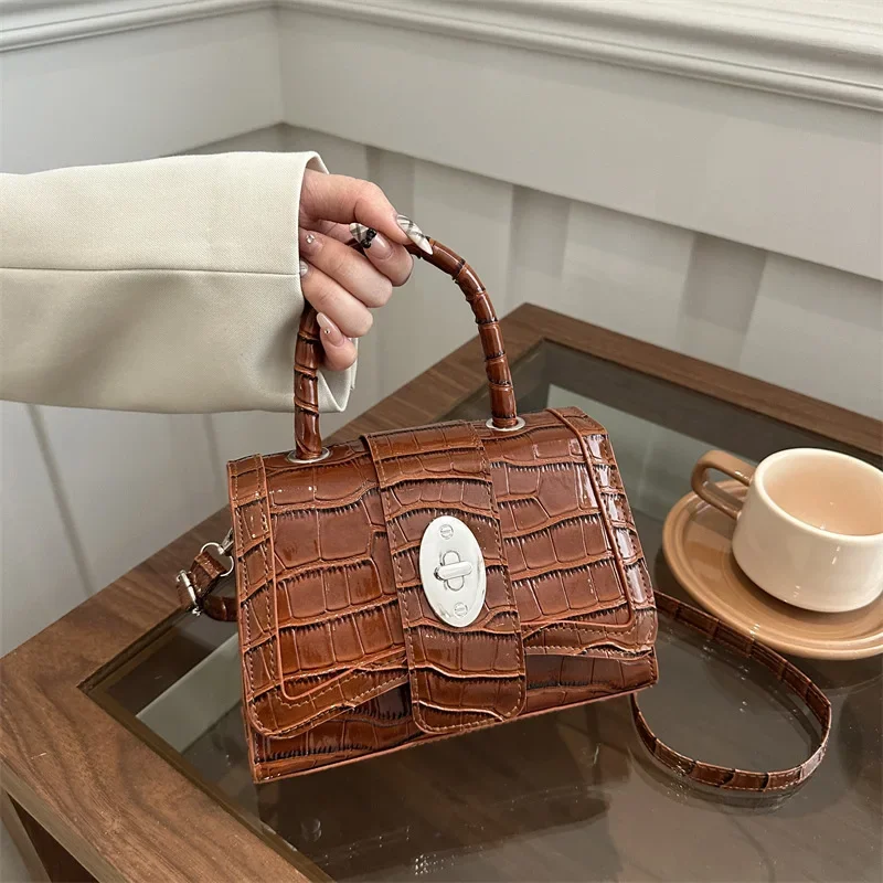 

Trendy fashion small square bag portable shoulder bag high sense