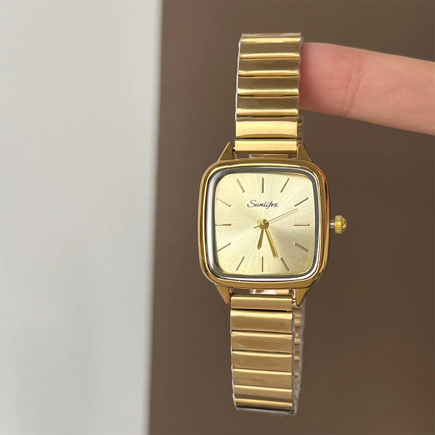 ساعة كوارتز كلاسيكية للنساء، أنيقة وفاخرة، مينا مربعة صغيرة، ساعة يد نسائية رائعة، اختيار راقي.