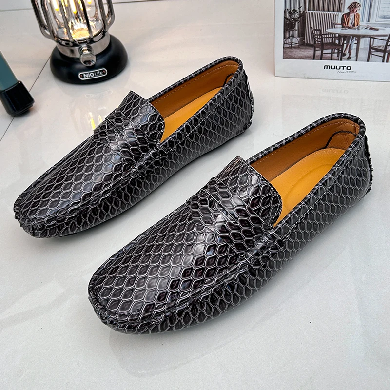 YRZL sepatu Loafer pria, Loafer kulit buatan tangan kasual untuk berkendara datar sepatu Slip-on mewah nyaman sepatu mokasin hitam