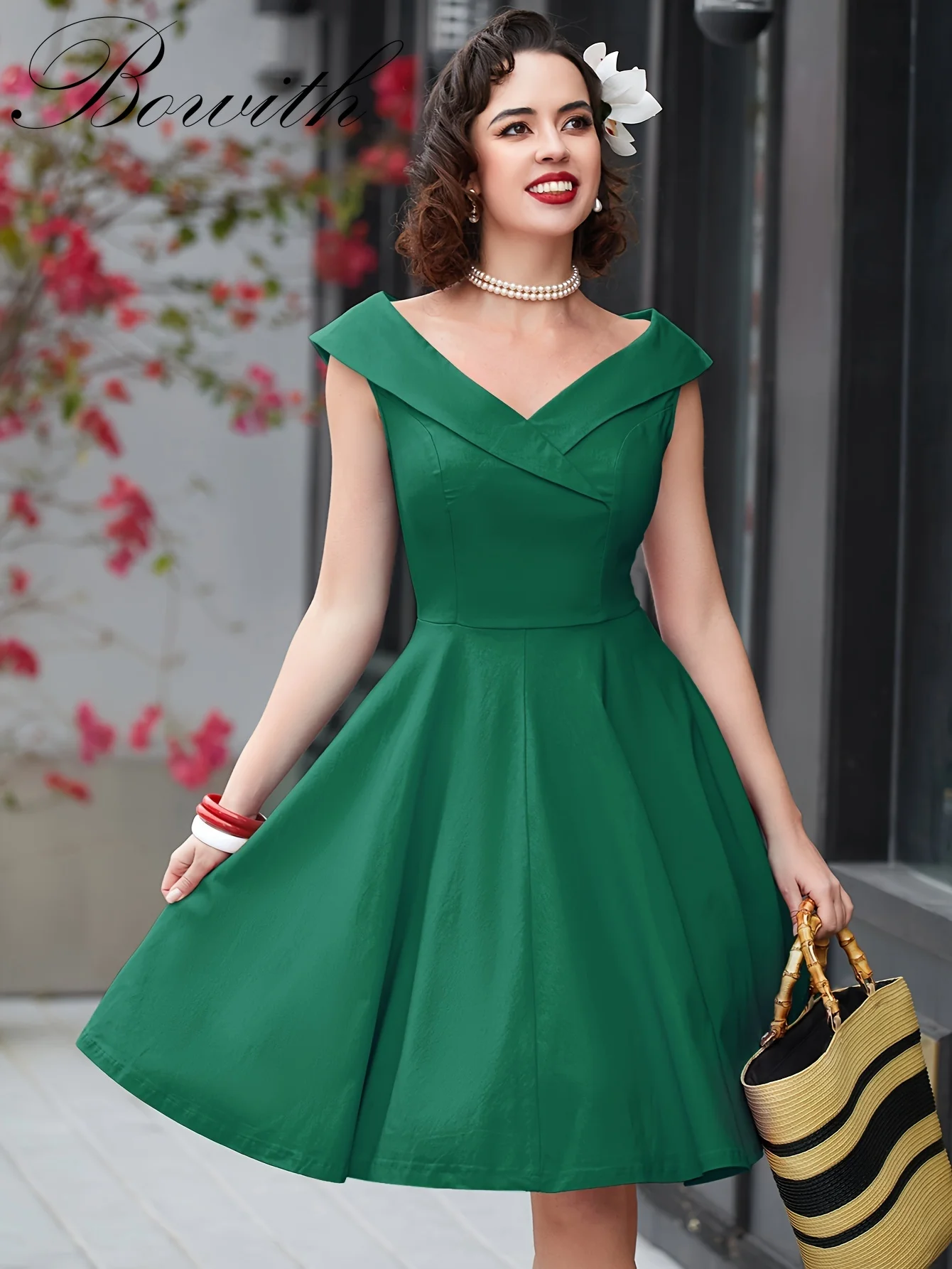 

Customized Vintage 1950s A-shaped pendulum dress - V-neck long-sleeved knee-length solid color horn train dress