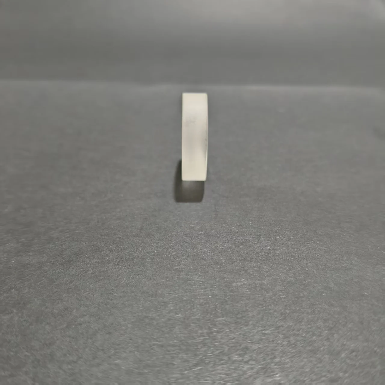 

Диаметр 28 мм, фокусное расстояние -83 мм, вогнутая выпуклая цельная стеклянная оптическая линза с покрытием 550 нм, номер детали R102