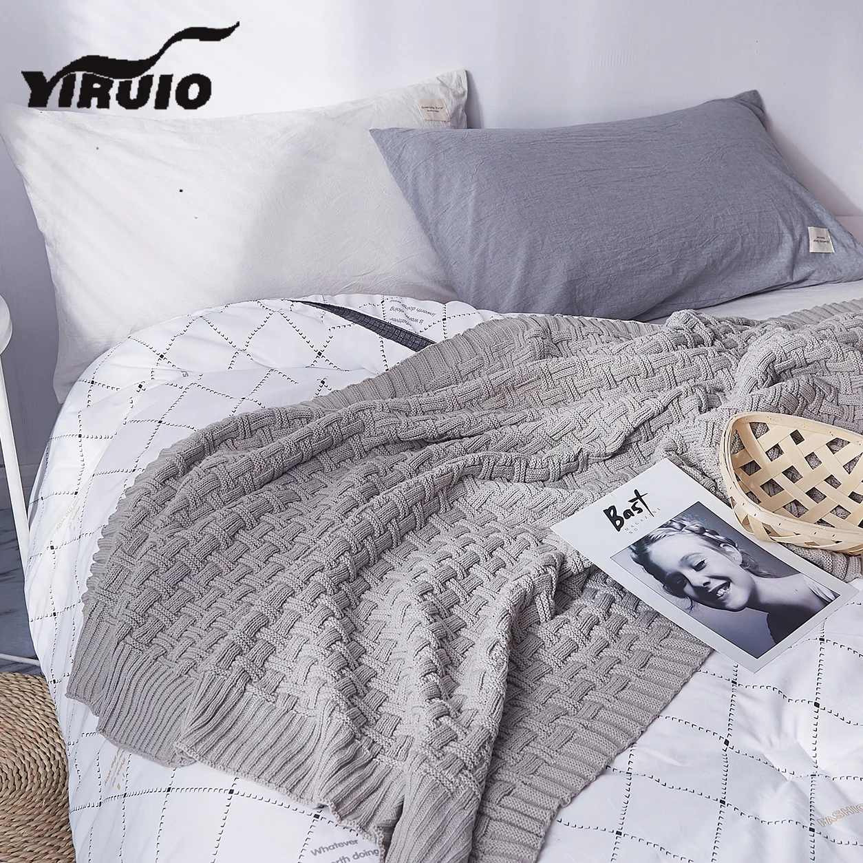 YIRUIO Nordic Criss Cross Stripe Plaid Blanket Elegant Delicate Cable Knit Throw Blanket For Sofa Bed Armchair Couch Office Car