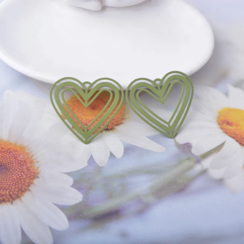 20 Stück AB1700 Messing-Schmuckanhänger in Hellgolden, bemalte Herzanhänger, DIY-Accessoires für Damenohrringe – Detail 12
