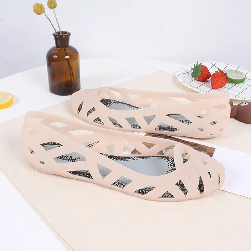 Summer Women Sandals 2022 Hollow Flat Shoes Female Slip on Sandals Fashion Soft Light Slides Ladies Comfortable Beach Flat Shoes