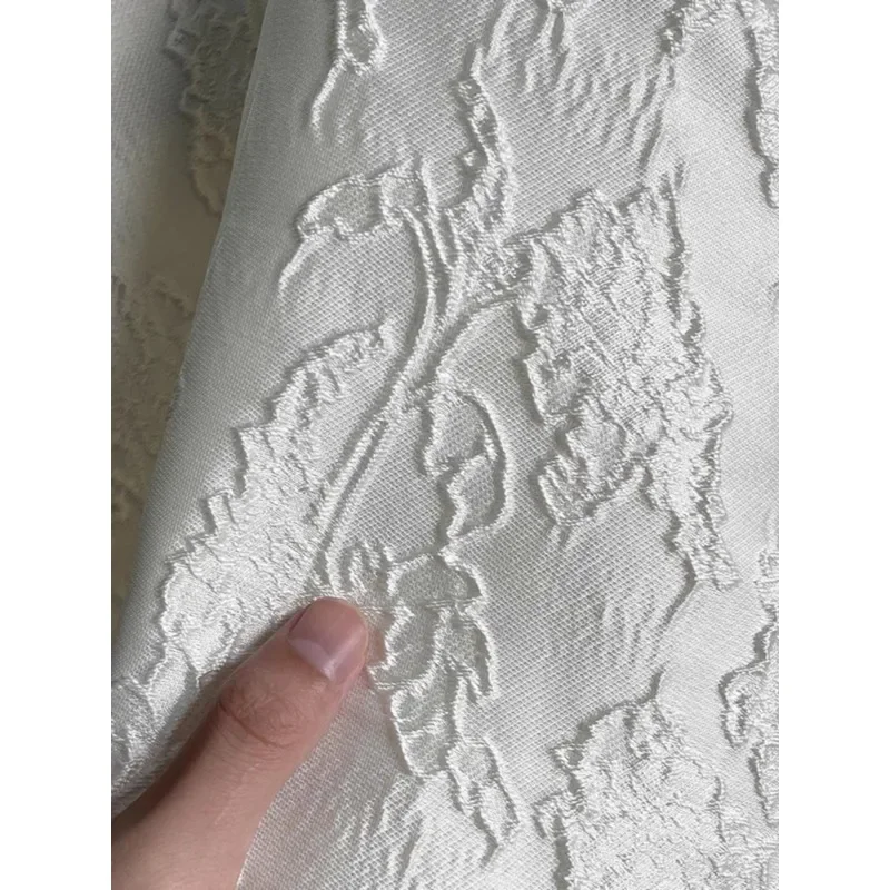 

Белоснежный узор Складки Трехмерная текстура Нерегулярная жаккардовая ткань Верхняя одежда Брюки Дизайнерская ткань одежды