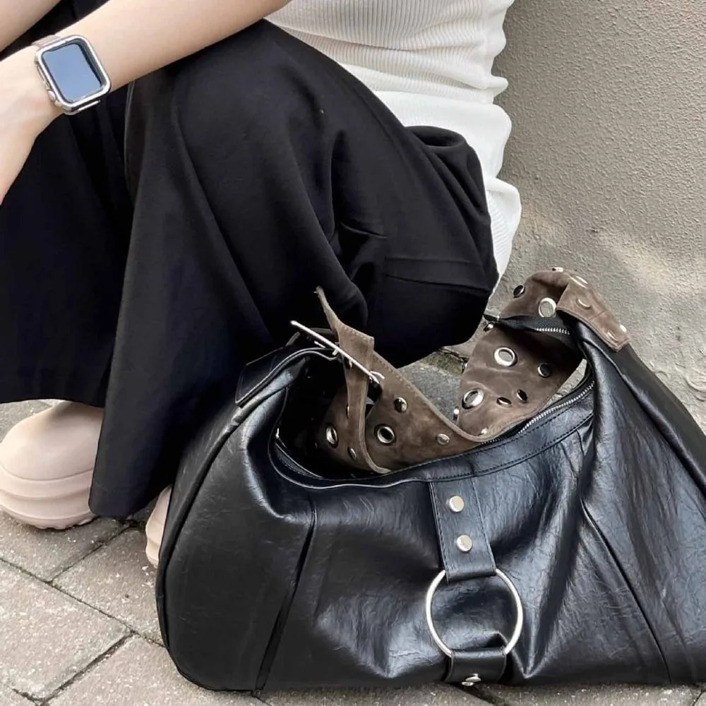 

PU Leather Wide Strap Rivet Crossbody Bag Retro American Style Large Capacity Locomotive Style Underarm Bag Solid Color