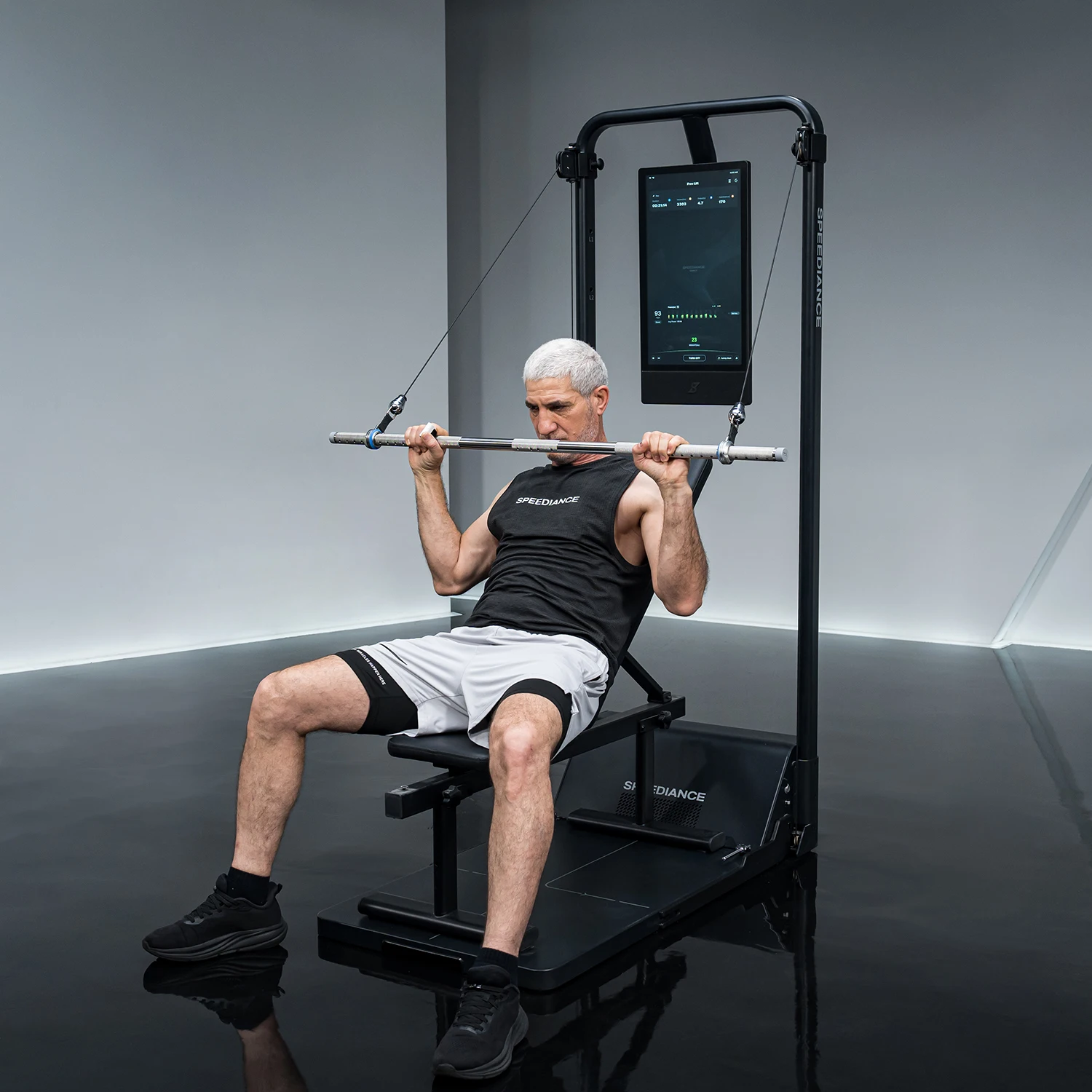 جهاز تدريب القوة الرقمي من سبي - مراجعة Smart Home Gym وسعره