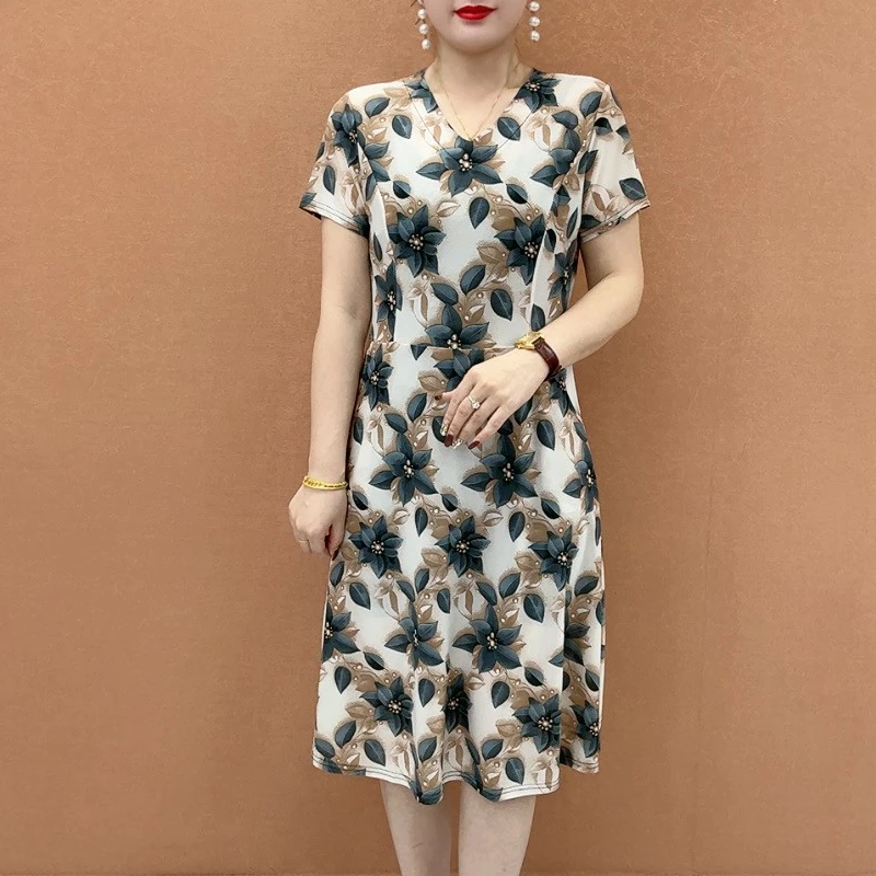 Middle Aged Mother Printed Dress With Fashionable V-neck Design Plus Size Clothing 2025 Casual Daily Loose Short Sleeved Dress