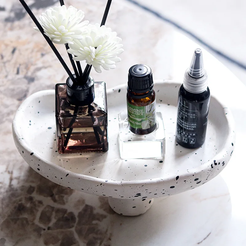 

Nordic Resin Tripod Tray Aroma Stand for Entryway Table Glasses Holder Jewelry Catchall Home Decor Storage Organizer