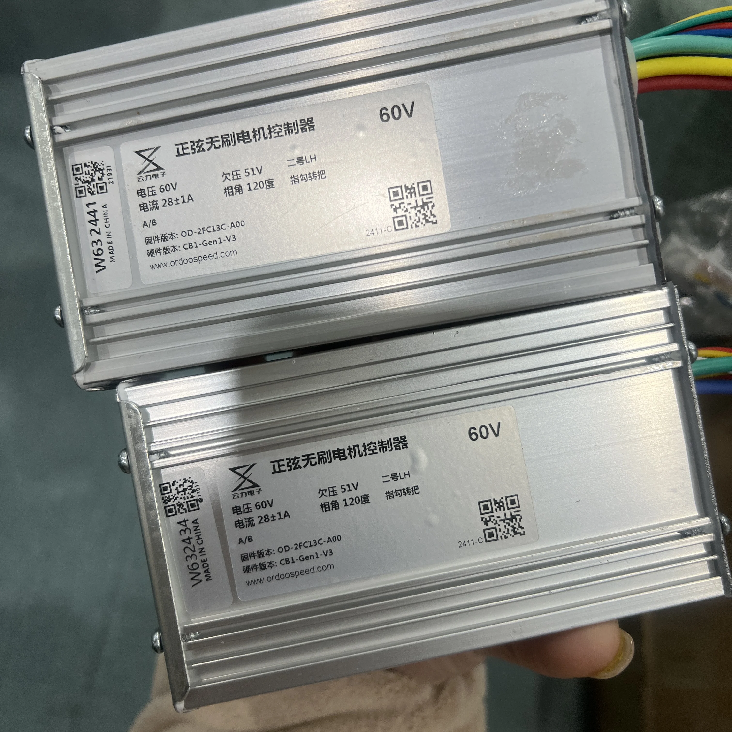 

Yunli 60V Electric Scooter Part 60V 28A Controller Set Sine Ware Scooter Controller Kit With LH-100 Finger Throttle LCD Display