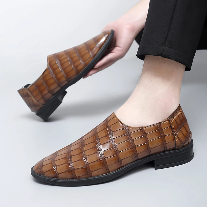 

New High-end Soft Soled Men Loafers with Pressure Marks Gradient Colors Lightweight Breathable Simple Stylish Plus Size (36-48)