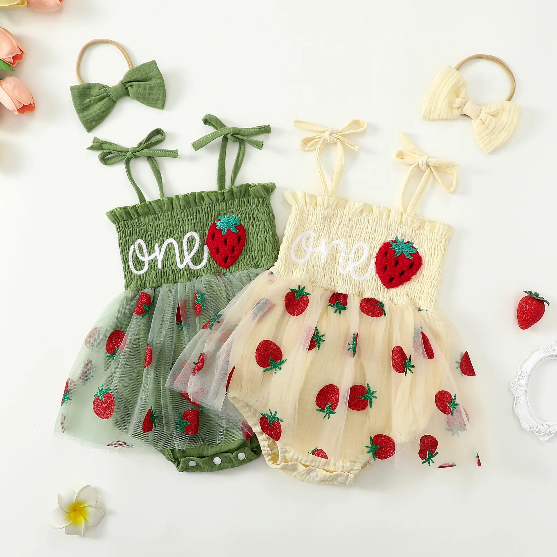 Popular baby girl 1 year old suspender fashionable sweet strawberry mesh skirt summer must-have