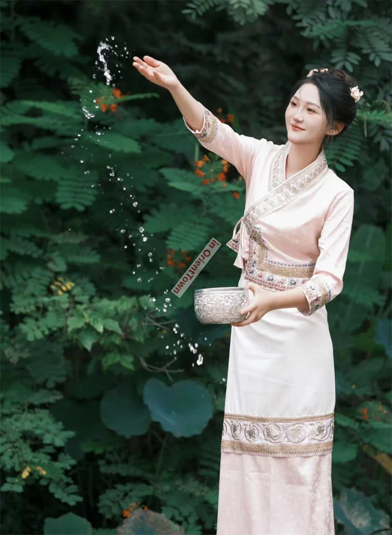 Yunnan Xishuangbanna Dai Traditional Ethnic Suits Top + Skirt  Lace Embroidery Slimming Effect Costume Travel Thailand Clothing