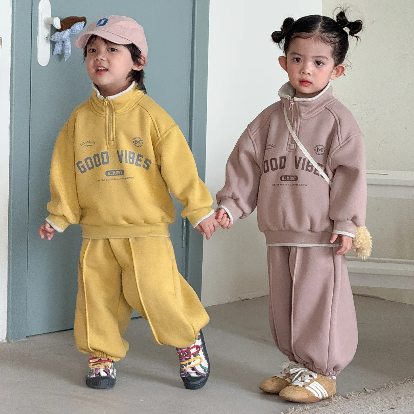 Winter New Children Long Sleeve Fleece Clothes Set Boys Girls Letter Print Sweatshirt + Pants Plus Velvet Thick 2pcs Suit