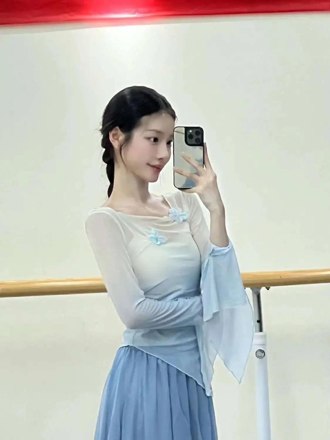 

Классический танец, градиент тела, рифма, бабочка, рог, пряжа, одежда, тренировочная одежда, китайский танец, этническое танцевальное представление