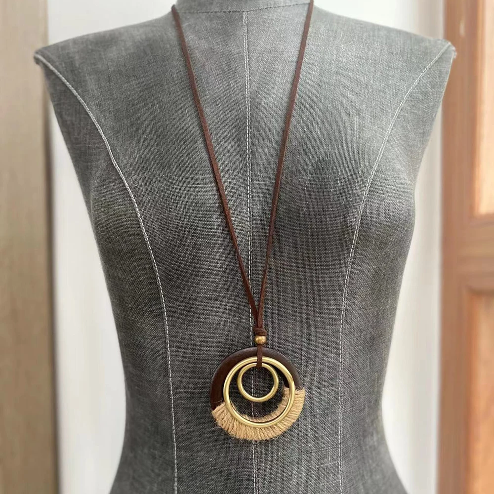 Vintage Wooden Round Necklace Jewelry For Women Modern Long Chains Pendants Korean Fashion Suspension Accessories Dropshipping