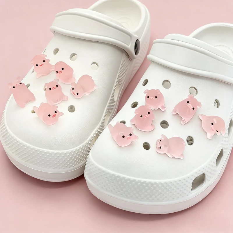 Hot Selling Pins Luminous Pink Pig Themed Shoe Accessories Night Glow Fashionable Piggy Slippers Hole Accessory for Shoes