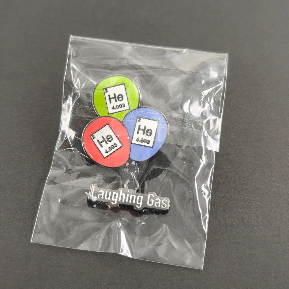 Lustige Lachgas-Emaille-Anstecknadel: Er Heliumballon – Hängende Brosche, Chemie-Witz-Abzeichen, Wissenschafts-Nerd-Reversnadel, Lehrer- und Schülergeschenk – Detail 8